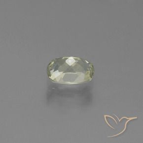 Diásporo con Cambio de Color Amarillo pálido natural de 0.77 ct, Forma Cojín, VVS