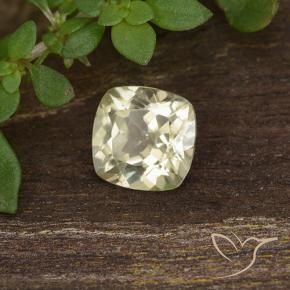 Diásporo con Cambio de Color Amarillo pálido natural de 0.74 ct, Forma Cojín, VVS-VS