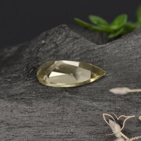 Diásporo con Cambio de Color Amarillo muy claro natural de 0.80 ct, En forma de pera, VVS-VS