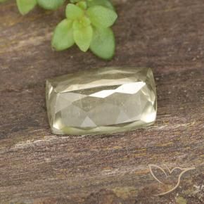 Diásporo con Cambio de Color Amarillo claro natural de 0.73 ct, Forma Cojín, VS
