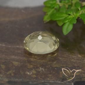 Diásporo con Cambio de Color Amarillo muy pálido natural de 0.84 ct, Ovalada, VVS-VS