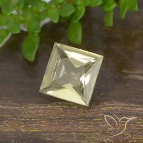 Diásporo con Cambio de Color Amarillo muy claro natural de 0.66 ct, Cuadrado, VVS-VS