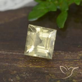 Diásporo con Cambio de Color Amarillo claro natural de 0.82 ct, Cuadrado, VS