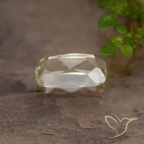 Diásporo con Cambio de Color Amarillo muy claro natural de 0.94 ct, Forma Cojín, VVS-VS