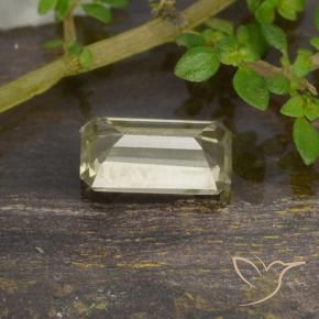 Diásporo con Cambio de Color Amarillo pálido natural de 0.91 ct, Corte Octágono / Esmeralda, VVS-VS