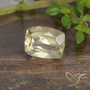 Diásporo con Cambio de Color Amarillo muy claro natural de 0.94 ct, Forma Cojín, VS