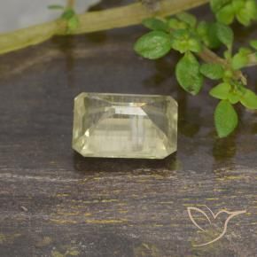 Diásporo con Cambio de Color Amarillo muy claro natural de 0.85 ct, Corte Octágono / Esmeralda, VS