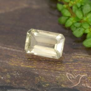 Diásporo con Cambio de Color Amarillo claro natural de 0.69 ct, Corte Octágono / Esmeralda, VS