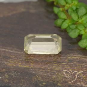 Diásporo con Cambio de Color Amarillo claro natural de 0.69 ct, Corte Octágono / Esmeralda, VS