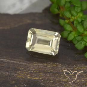 Diásporo con Cambio de Color Amarillo claro natural de 0.67 ct, Corte Octágono / Esmeralda, VVS-VS