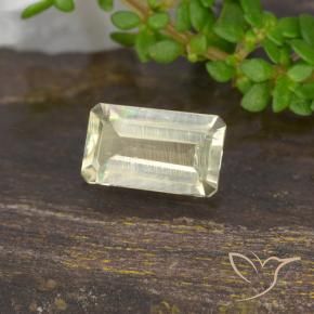 Diásporo con Cambio de Color Amarillo muy pálido natural de 0.61 ct, Corte Octágono / Esmeralda, VS
