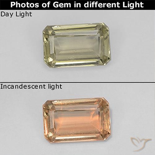 0.79ct Natural Amarillo claro Diásporo con Cambio de Color, corte esmeralda, VVS-VS