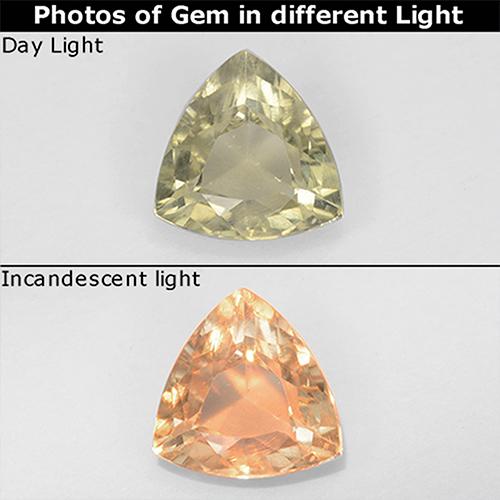Diasporo con cambio de color amarillo natural de 0,70 ct, trillón, VS