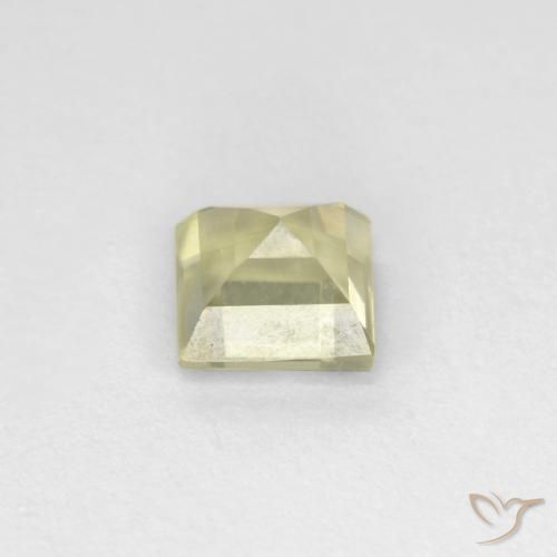 Diásporo con Cambio de Color Amarillo muy claro natural de 0.63 ct, Cuadrado, VS
