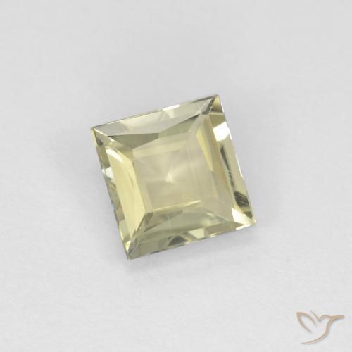 Diásporo con Cambio de Color Amarillo muy claro natural de 0.66 ct, Cuadrado, VS