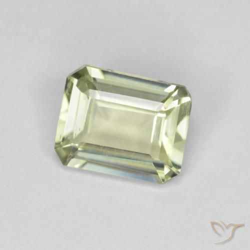 Diásporo con Cambio de Color Amarillo muy claro natural de 0.68 ct, Corte Octágono / Esmeralda, VVS-VS