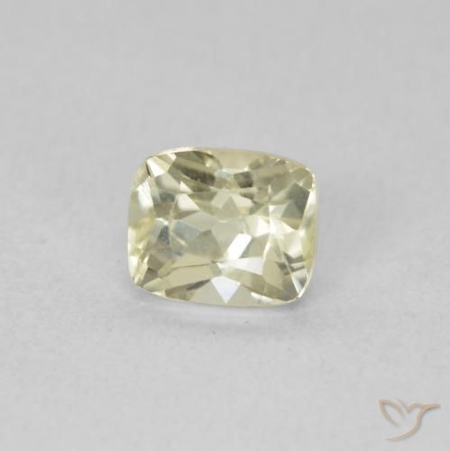 Diásporo con Cambio de Color Amarillo claro natural de 0.82 ct, Forma Cojín, VVS