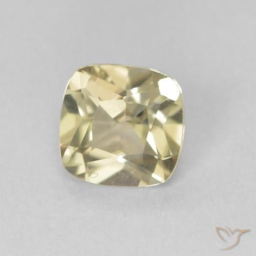 Diásporo con Cambio de Color Amarillo claro natural de 0.67 ct, Forma Cojín, VVS