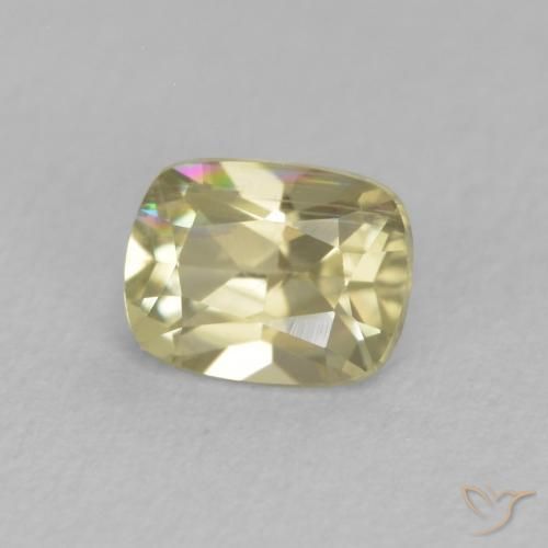Diásporo con Cambio de Color Amarillo claro natural de 0.66 ct, Forma Cojín, VS