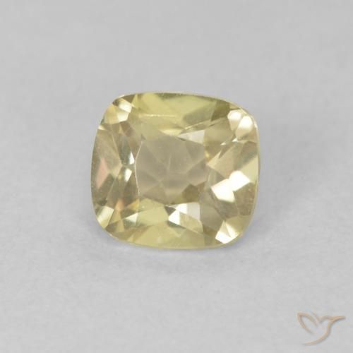 Diásporo con Cambio de Color Amarillo pálido natural de 0.60 ct, Forma Cojín, VS
