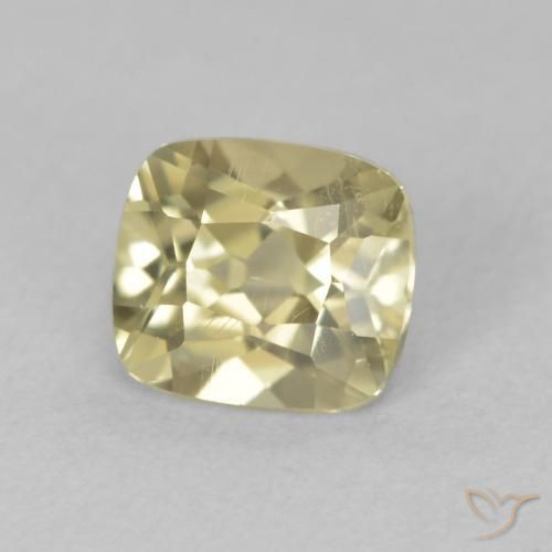 Diásporo con Cambio de Color Amarillo pálido natural de 0.86 ct, Forma Cojín, VS
