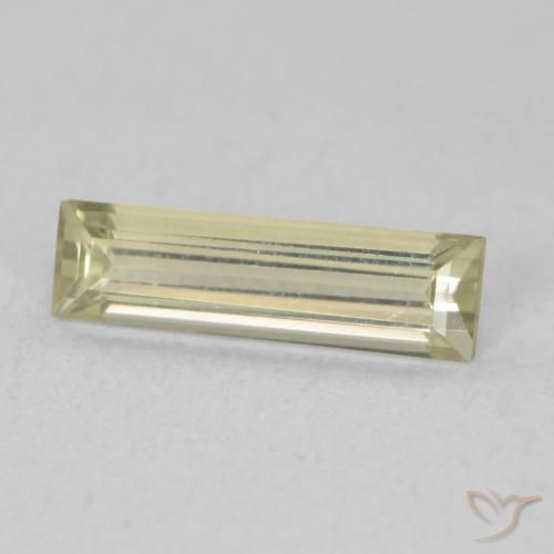 Diásporo con Cambio de Color Amarillo claro natural de 0.58 ct, Corte Baguette, VVS-VS
