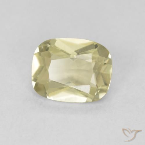 Diásporo con Cambio de Color Amarillo claro natural de 0.77 ct, Forma Cojín, VS