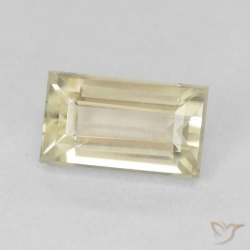 Diásporo con Cambio de Color Amarillo muy claro natural de 0.90 ct, Corte Baguette, VS