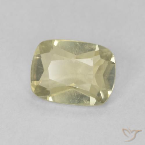 Diásporo con Cambio de Color Amarillo claro natural de 0.76 ct, Forma Cojín, VVS