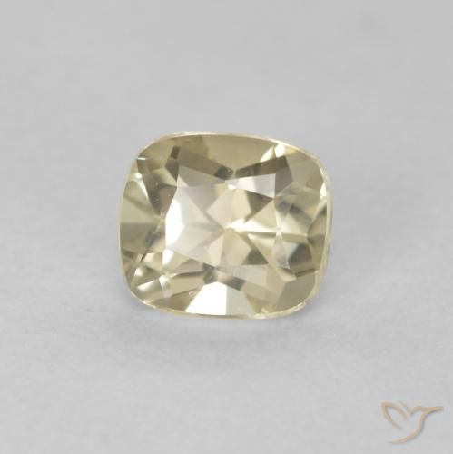 Diásporo con Cambio de Color Amarillo claro natural de 0.68 ct, Forma Cojín, VVS