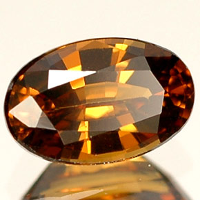 Granate que cambia de color Naranja natural de 0.65 ct, Corte Óvalo, VVS-VS
