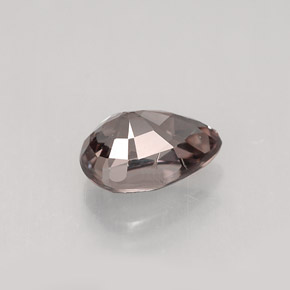 Granate que cambia de color Marrón a rosado rojizo verdoso natural de 1.18 ct, En forma de pera, VVS-VS
