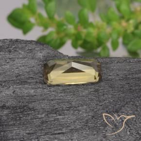 Granate que cambia de color Amarillo terroso natural de 0.74 ct, Corte Octágono / Esmeralda, VVS-VS