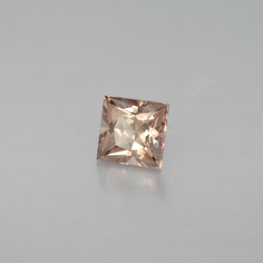 Granate que cambia de color rosado / rojo naranja natural de 0.54 ct, Cuadrado, VVS-VS