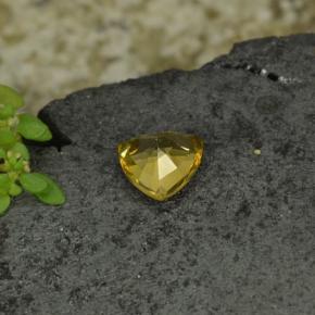 Granate con cambio de color amarillo natural de 0,68 ct, trillón, VS
