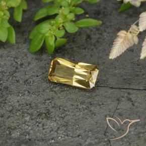 Granate que cambia de color Amarillo dorado natural de 0.62 ct, Corte Octágono / Esmeralda, VVS-VS