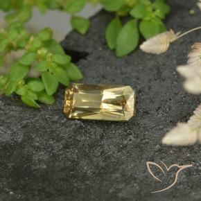 Granate que cambia de color Amarillo dorado natural de 0.72 ct, Corte Octágono / Esmeralda, VS