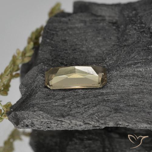 Granate que cambia de color Oro natural de 0.61 ct, Corte Octágono / Esmeralda, VVS-VS