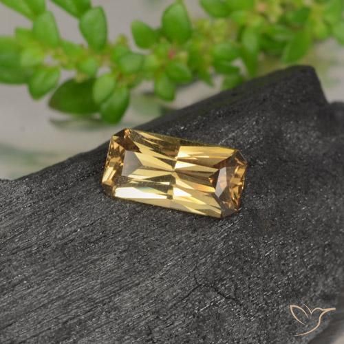 Granate que cambia de color Marrón-oro natural de 0.69 ct, Corte Octágono / Esmeralda, VS