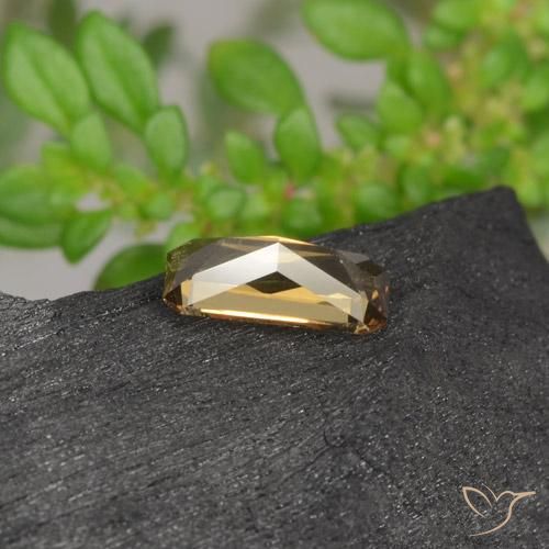 Granate que cambia de color Marrón-oro natural de 0.69 ct, Corte Octágono / Esmeralda, VS
