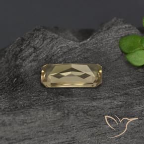 Granate que cambia de color Oro natural de 0.61 ct, Corte Octágono / Esmeralda, VVS