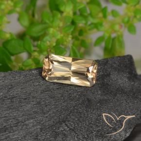 Granate que cambia de color Marrón-oro natural de 0.62 ct, Corte Octágono / Esmeralda, VVS-VS