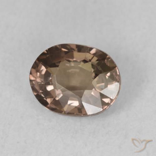 Granate que cambia de color Marrón claro medio natural de 0.79 ct, Ovalada, VVS-VS