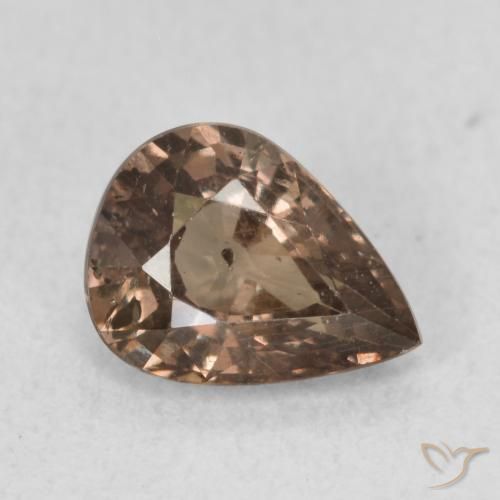 Granate que cambia de color Marrón oscuro natural de 1.08 ct, En forma de pera, VS