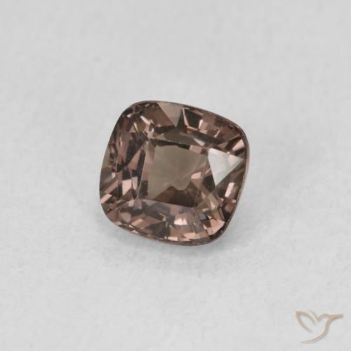 Granate que cambia de color Marrón claro medio natural de 1.03 ct, Forma Cojín, VVS
