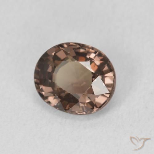 Granate que cambia de color Marrón medio natural de 1.35 ct, Ovalada, VVS
