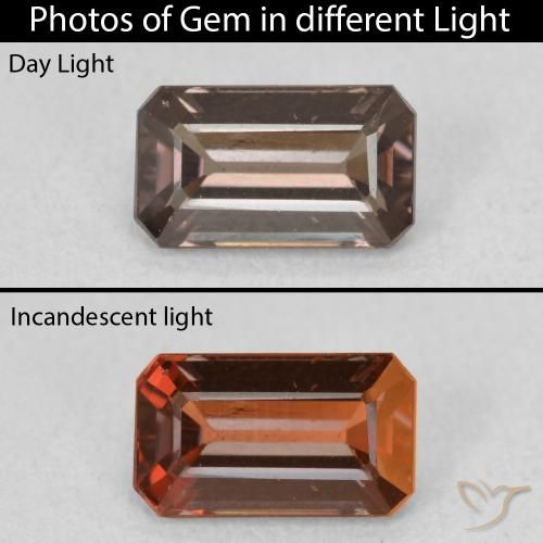 Granate que cambia de color Marrón cálido natural de 1.48 ct, corte esmeralda, VS