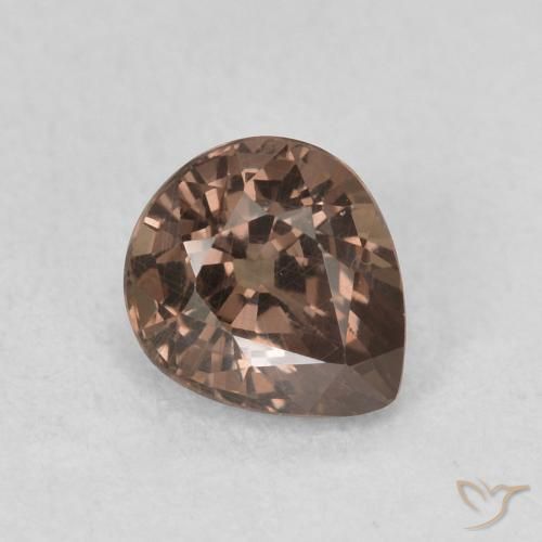 Granate que cambia de color Marrón oscuro natural de 0.97 ct, En forma de pera, VS
