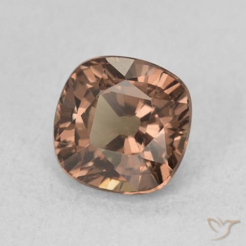 Granate que cambia de color Marrón oscuro natural de 1.28 ct, Forma Cojín, VS