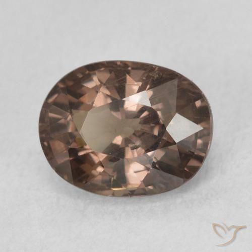 Granate que cambia de color Marrón oscuro natural de 1.57 ct, Ovalada, VS